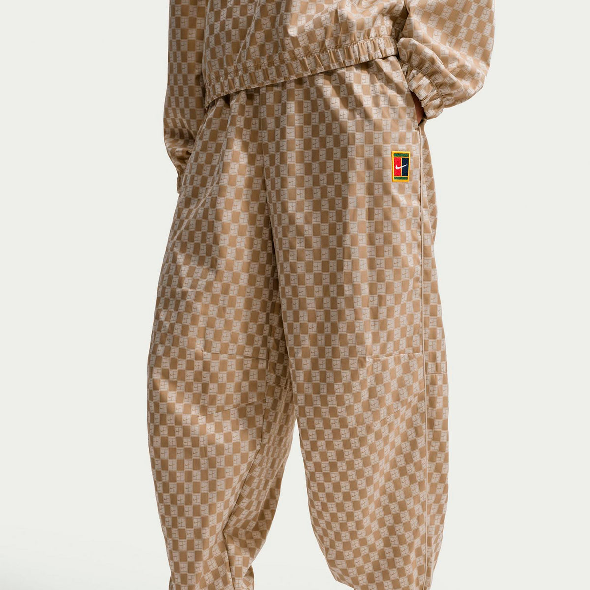 Nike Mid-Rise Oversized Pantalone da allenamento Donna - beige