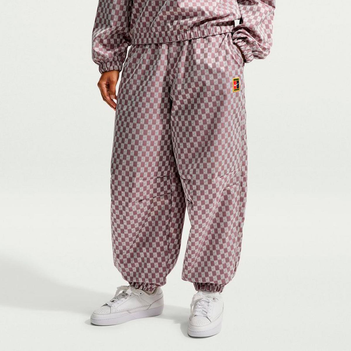 Nike Mid-Rise Oversized Pantalone da allenamento Donna - marrone